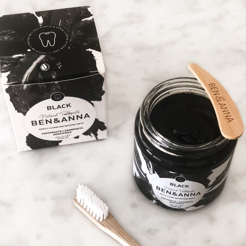 Dentífrico y Blanqueador Natural Ben&Anna Black de Carbón Activado, 100ml en Pasta, vista en grupo
