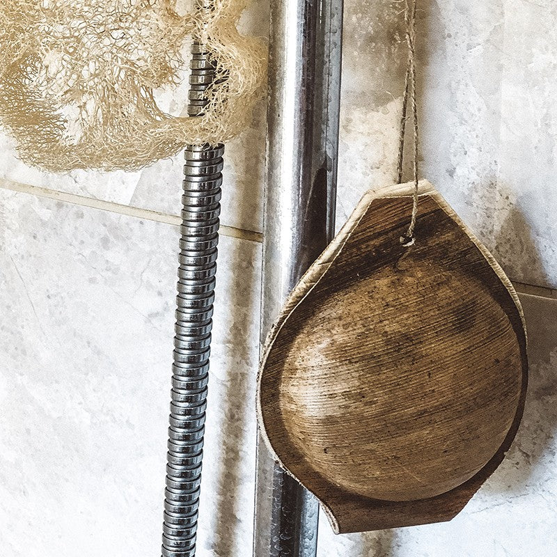 Jabón Ayurvédico Artesanal "Kewra", vista en uso