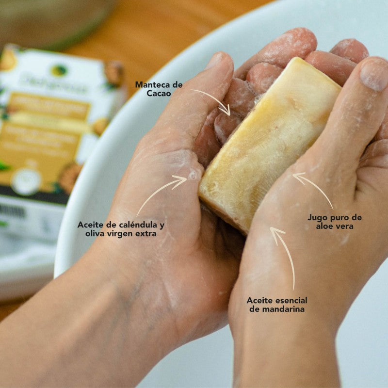 Jabón CALMANTE BIO. Caléndula y mandarina. Pieles secas o sensibles, BIO. Dehesia - VEGANO, vista en uso