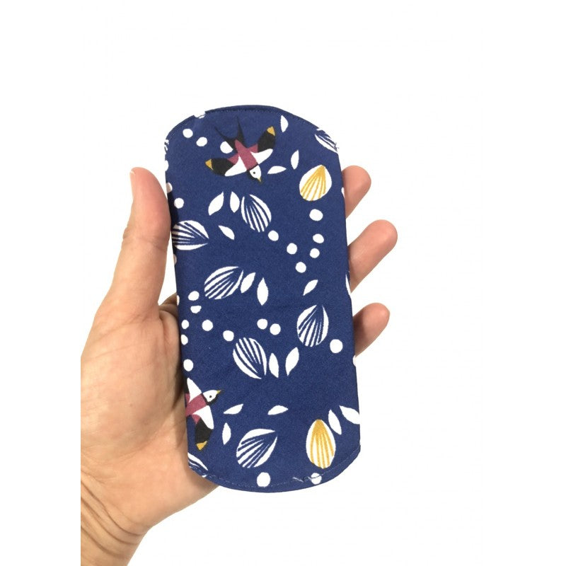 Protegeslip transpirable de bambú y algodón orgánico, sin PUL, LaRecortá. VEGANO, pájaros azul, vista superior