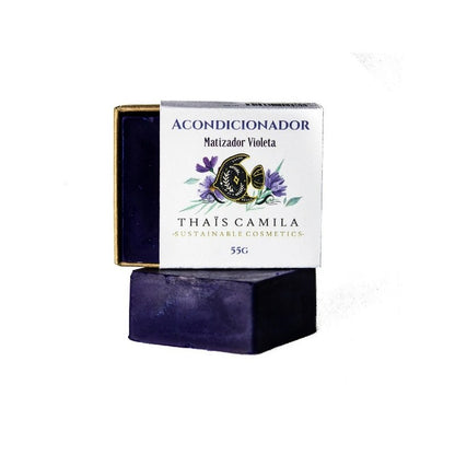 Acondicionador sólido matizador violeta para cabello teñido, rubio, decolorado, blanco o con canas. Neutraliza tonos amarillos y anaranjados. Fórmula vegana, natural, sin sulfatos ni parabenos. Deja el pelo suave y brillante.
