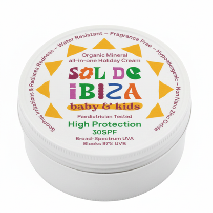 Protector solar mineral All-in-One SPF30 para bebés y niños, en su envase de 100gr sobre fondo blanco. Fórmula segura apta desde los 0 meses LATA