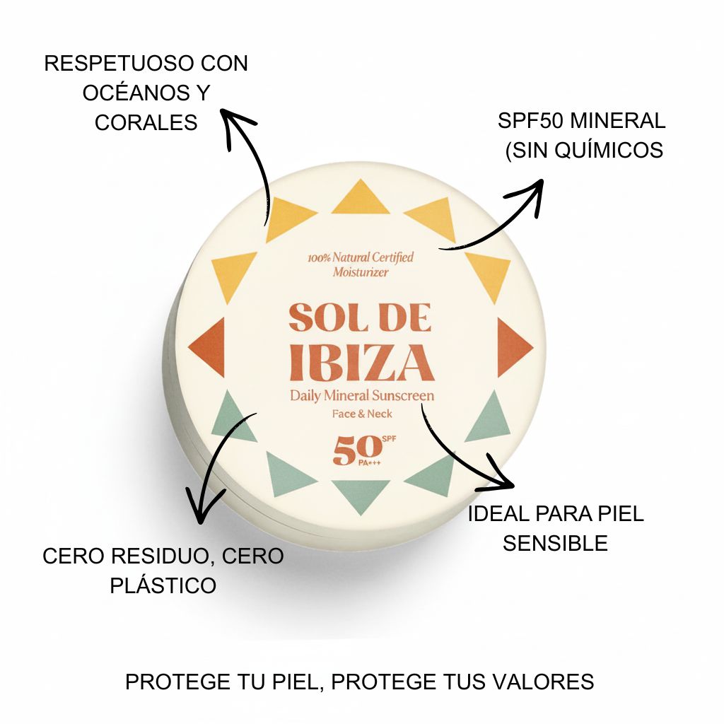 Lata de aluminio del protector solar facial Sol de Ibiza sobre la arena de la playa, un ejemplo de protección solar sostenible y cero residuos - PROPIEDADES